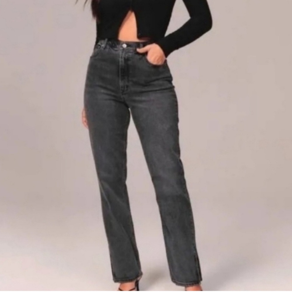 A&F - The 90’s Straight Ultra High Rise Curve Love Jeans - Picture 2 of 16